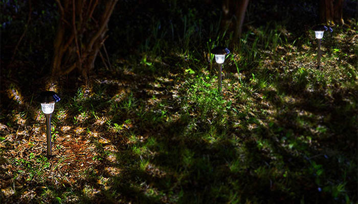 3.7v太阳能LED草坪灯控制电路封面图